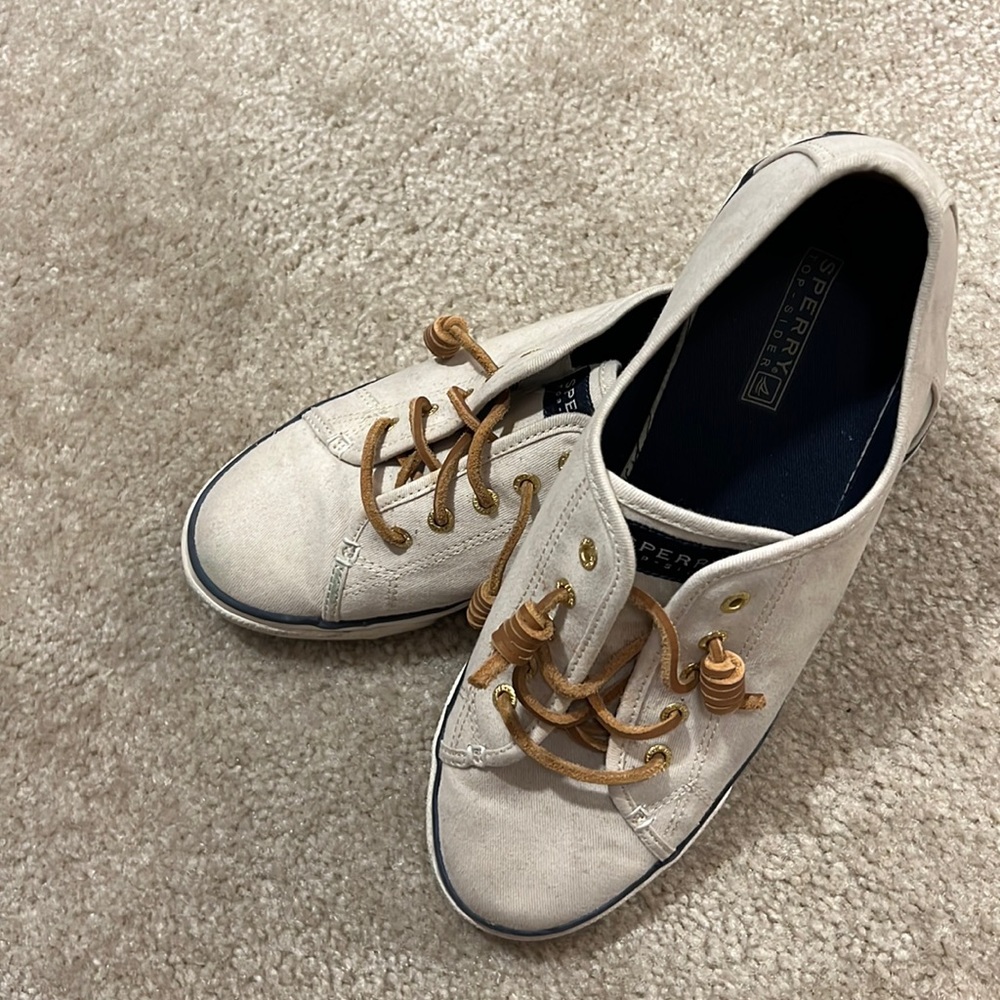 SPERRY size 10 shoes in cream